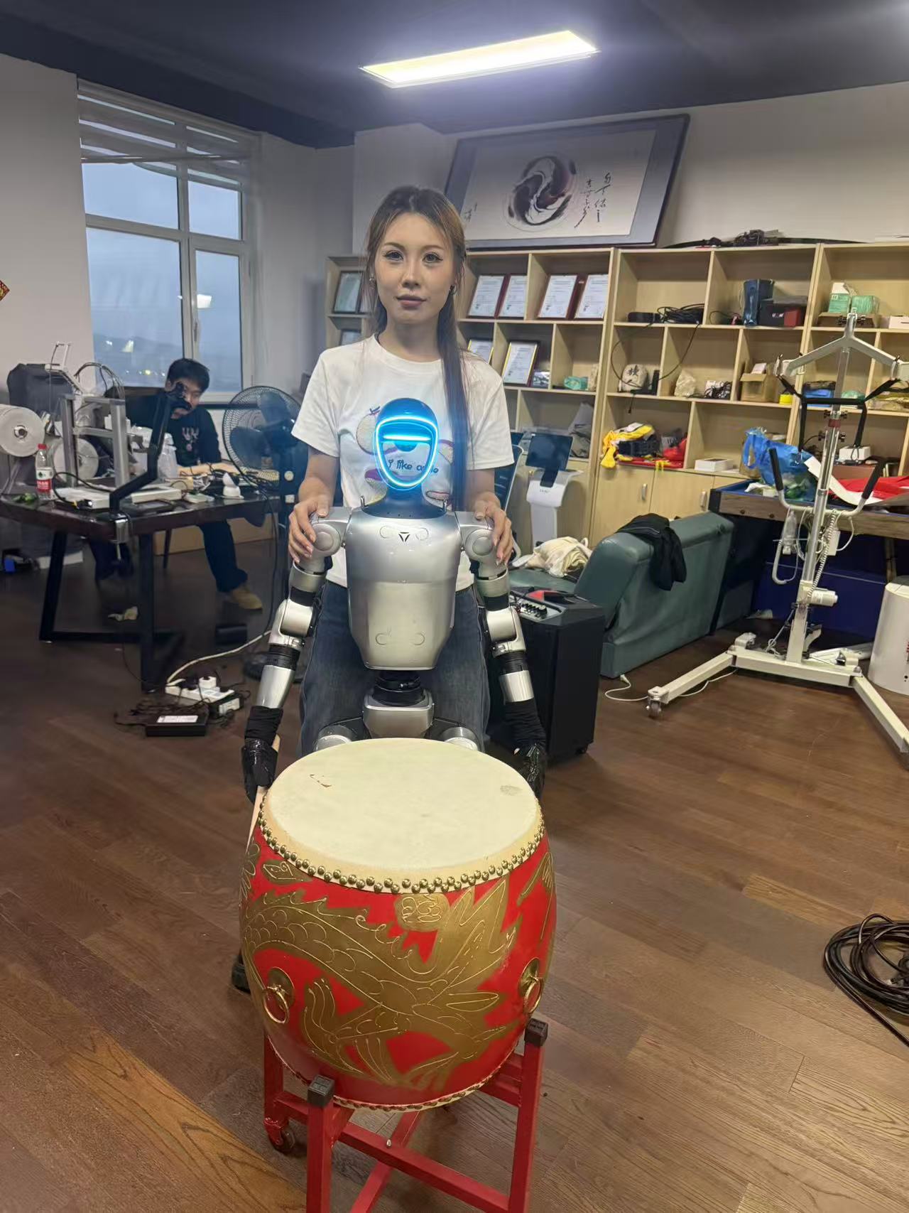 机器人打鼓