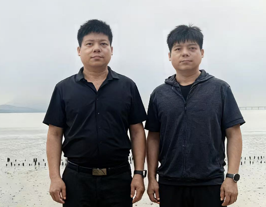 和年轻的自己握手